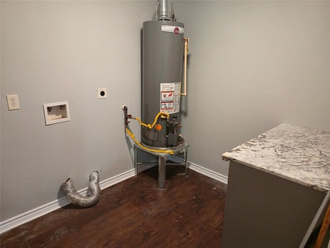 Building Photo - 5203 Pensdale St