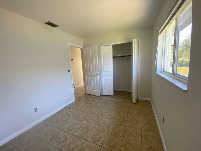 Building Photo - 3223-3225 SW Santa Barbara Pl