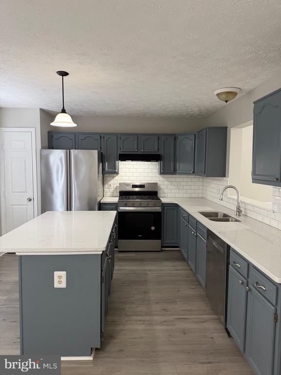 Building Photo - 405 Park Cove Dr