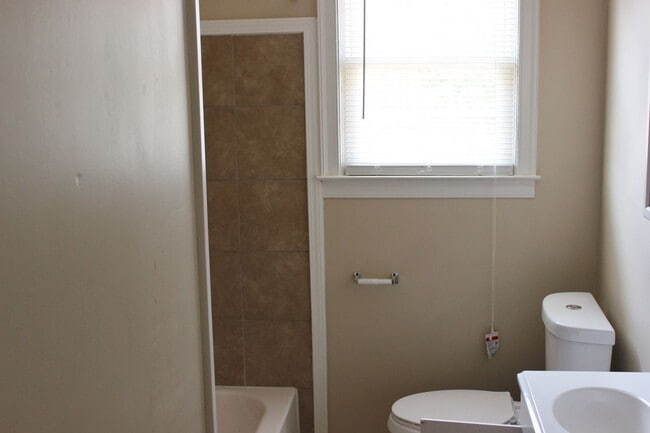 Building Photo - 1235 Dyer Pl