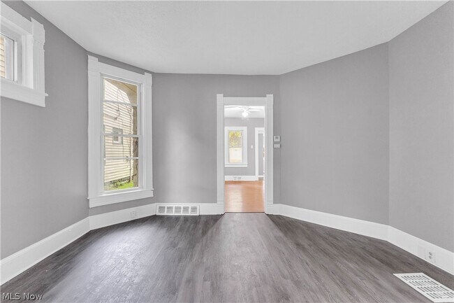 Building Photo - 2050 W 83rd St