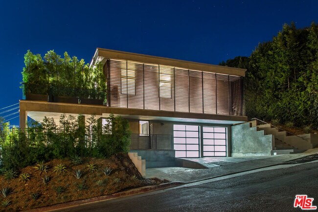 Building Photo - 1413 Queens Rd
