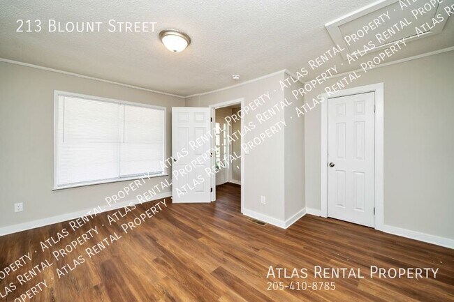 Building Photo - 213 Blount St