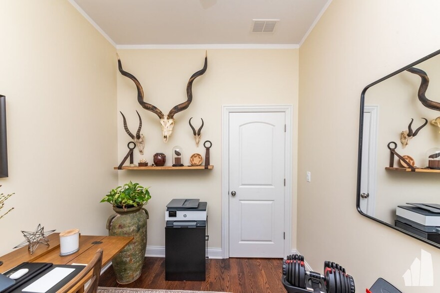 Building Photo - 839 Lyman Ave