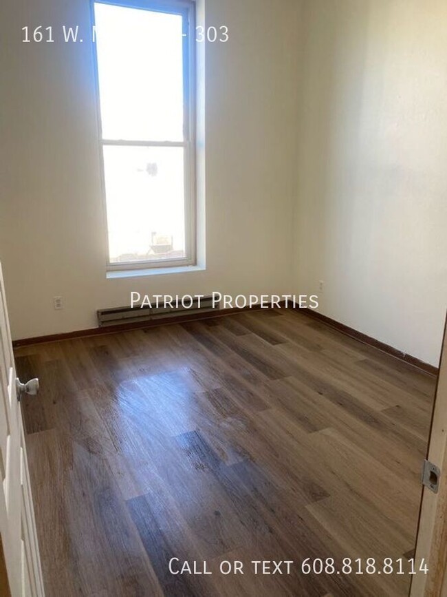 Building Photo - 1 Bedroom/ 1 Bathroom in Downtown Whitewat...