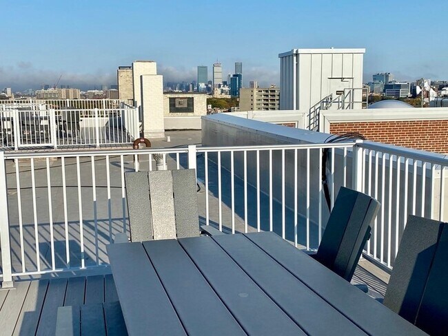 Building Photo - 1454 Beacon St