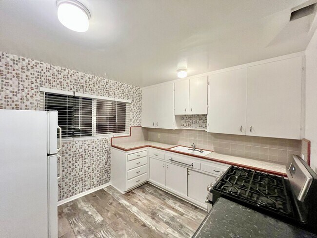 Building Photo - Charming Upstairs 1-Bedroom Apartment in South Park!