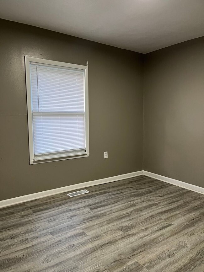 Building Photo - 3 bedroom 1 bath