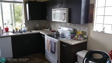 Building Photo - 6984 SW 39th St