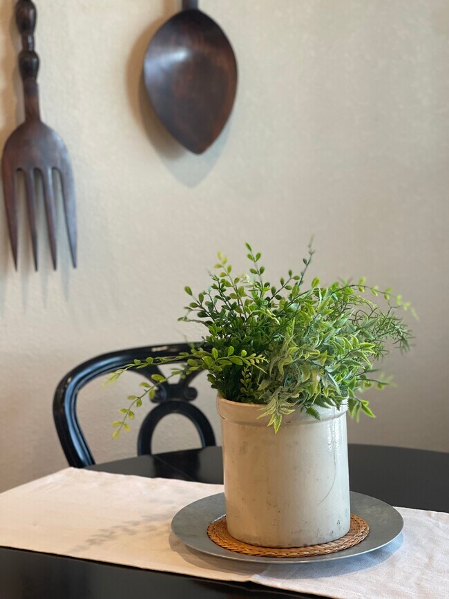 Building Photo - 3301 Belmont Dr