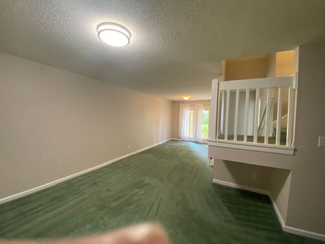 Building Photo - 96 Tannenbaum Cir