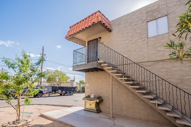 Building Photo - 2nd floor unit with all the upgrades!
