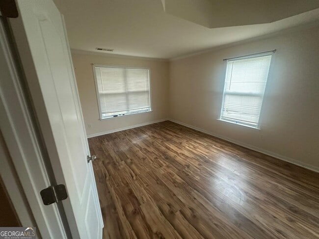 Building Photo - 61 Longwood Ct