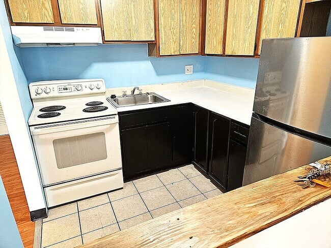 Building Photo - 75 Scotch Pond Pl