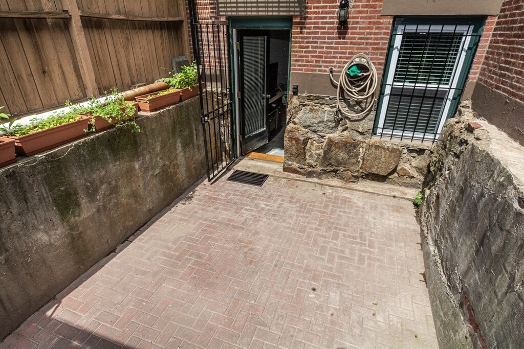 Building Photo - 78 W Concord St