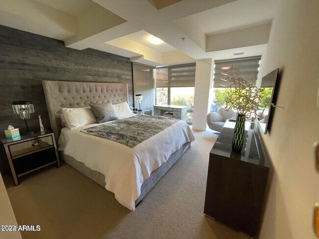 Building Photo - 7127 E Rancho Vista Dr