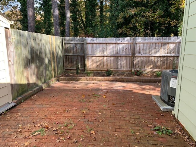 Building Photo - Available Now! Limited time price DROP! - End unit townhome