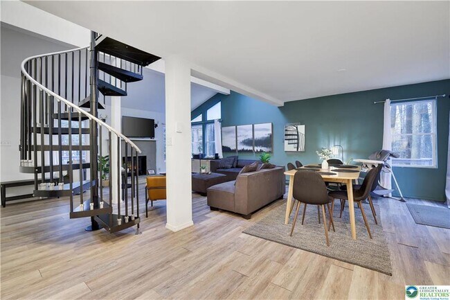 Building Photo - 421 King Arthur Rd