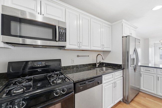 Building Photo - 5509 Madison St