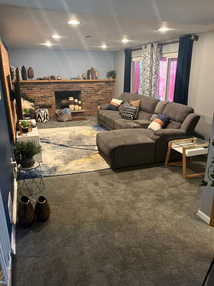 Building Photo - 4755 Esterbrook Rd