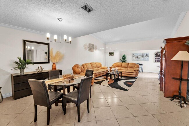 Building Photo - 2924 NW 69th Ct