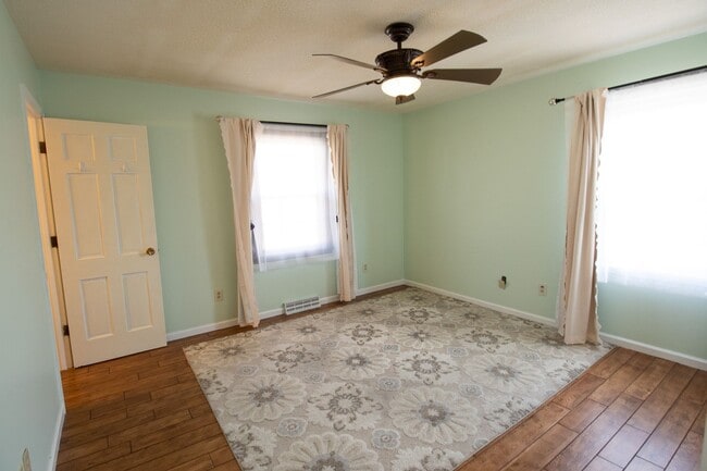 Building Photo - Cozy Spacious Home 4bd/3ba w garage