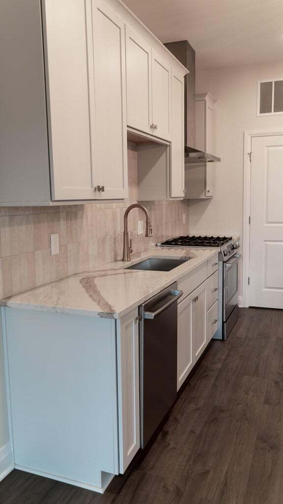 Building Photo - 6633 Dale Dr