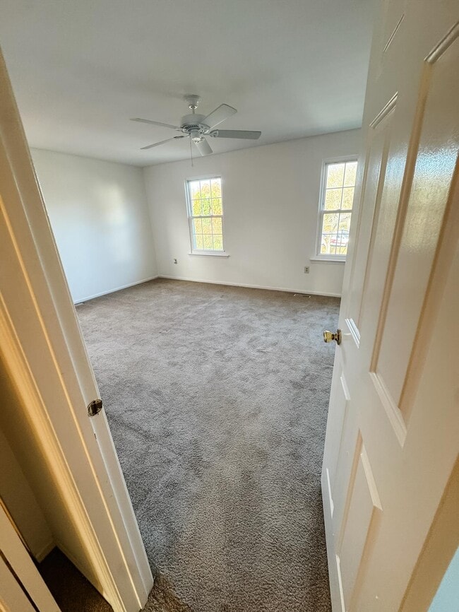 Building Photo - 3004 Shawnee Green