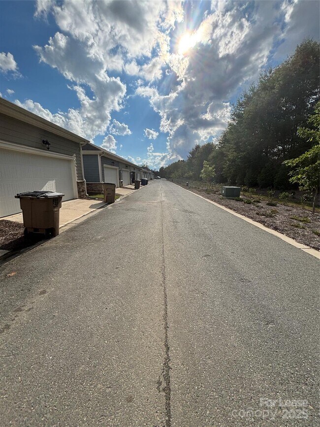 Building Photo - 414 Sagecroft Ln