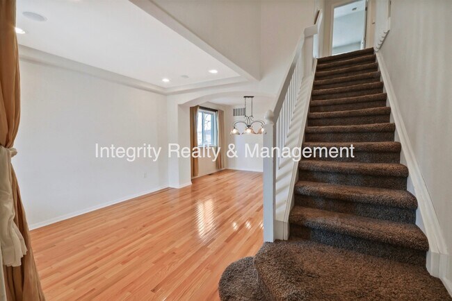 Building Photo - 4812 N Silverlace Dr