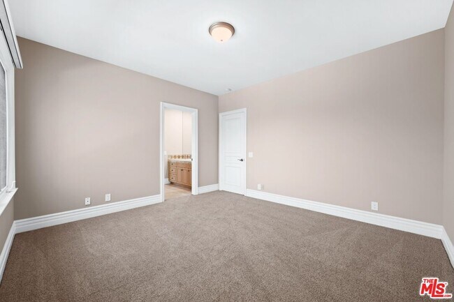 Building Photo - 11221 Briarcliff Ln