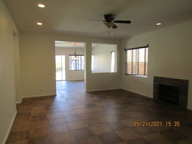 Building Photo - Centrally Located Single Story Home in Traditions