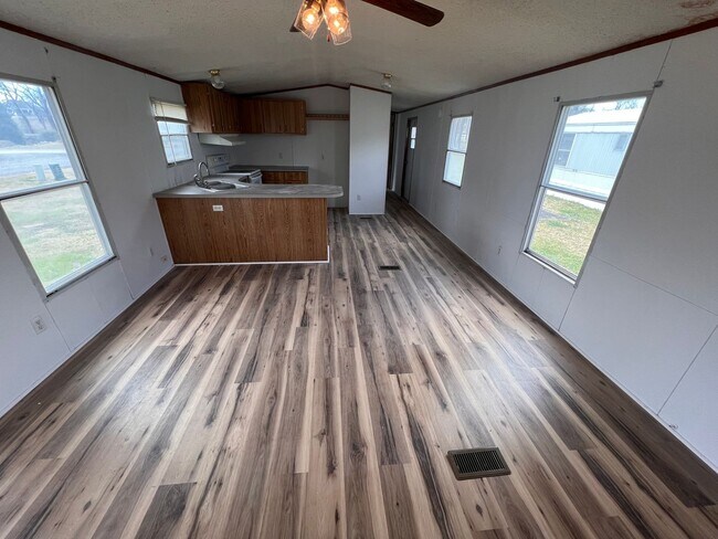 Building Photo - Mobile Home with 2 Bed 1 Bath in Benton