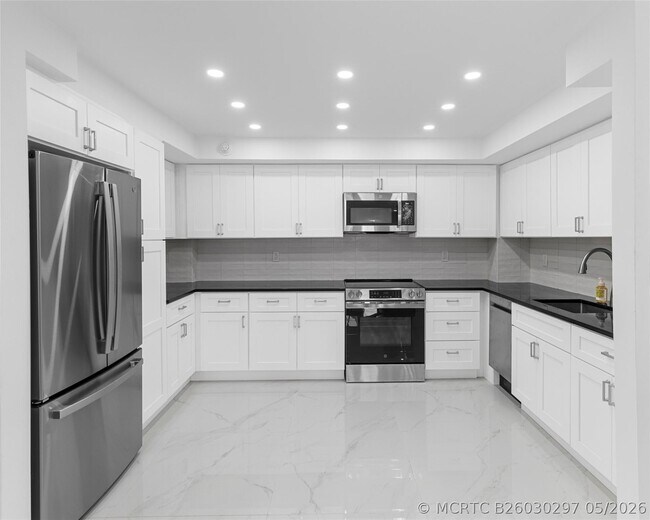 Building Photo - 3750 Galt Ocean Dr