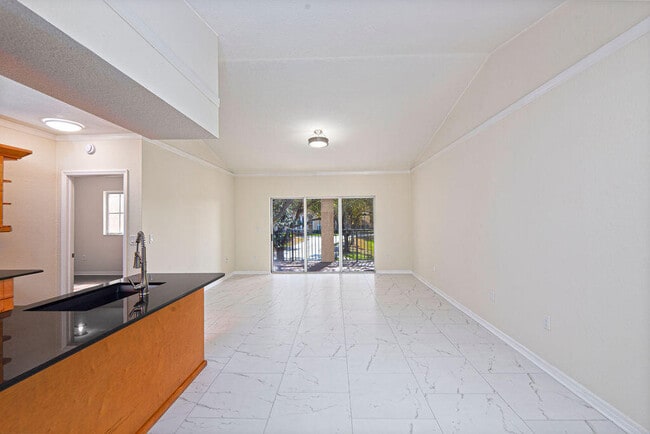 Building Photo - 2400 Centergate Dr