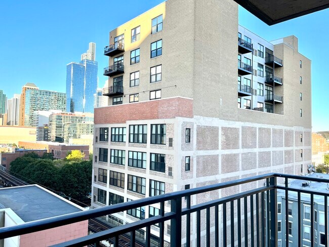 Building Photo - 1529 S State St