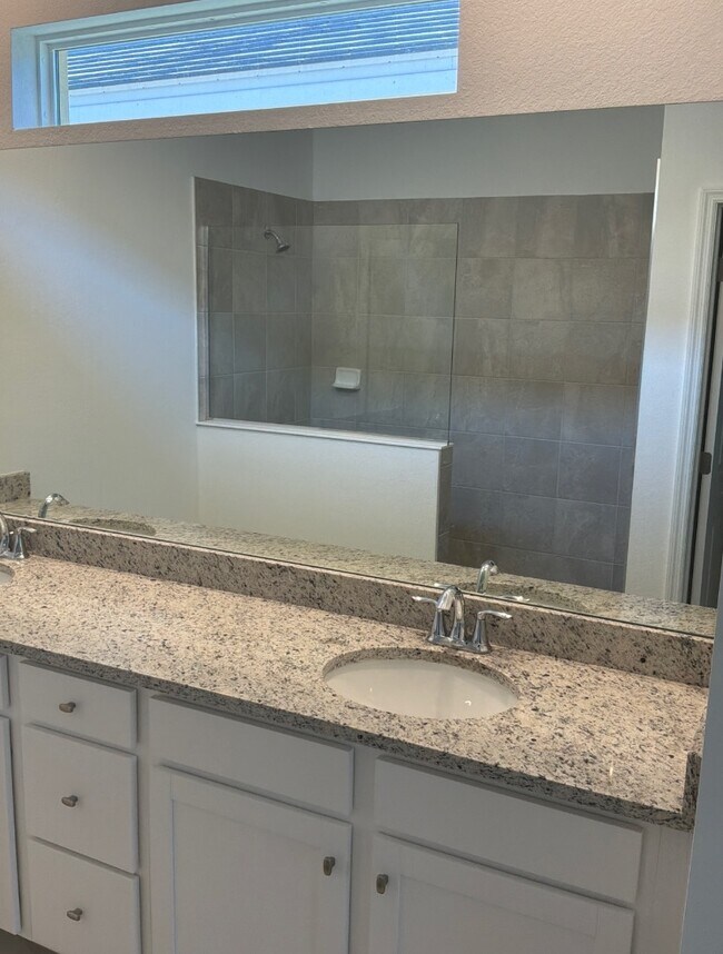 Building Photo - 3870 Passion Vine Dr