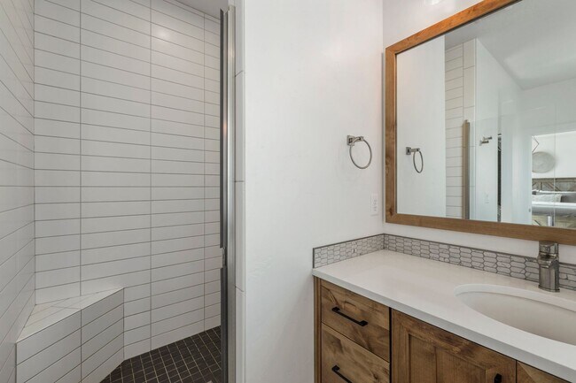Building Photo - Beautiful 4 bed 2.5 bath home