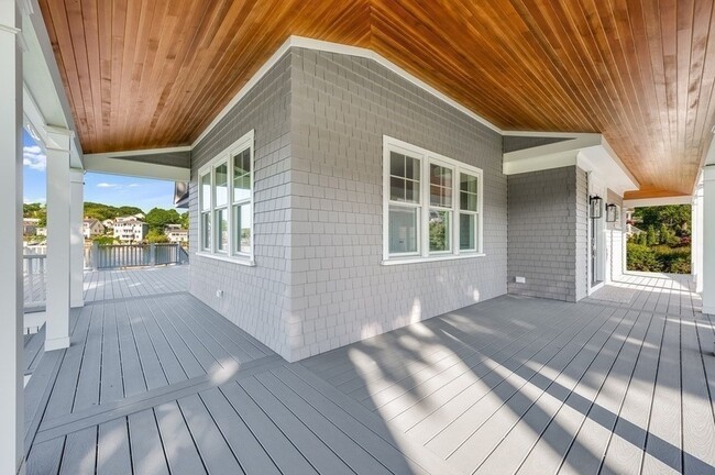 Building Photo - 8 Riverside Rd