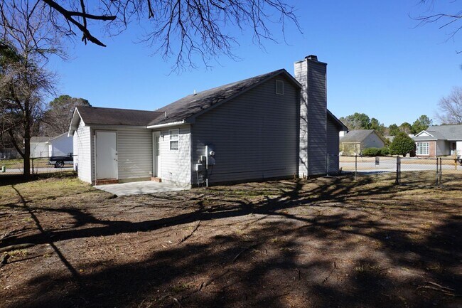 Building Photo - Cozy Two Bedroom 2 Full Bathroom Duplex!