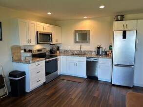 Building Photo - Pailolo Place Furnished One Bedroom