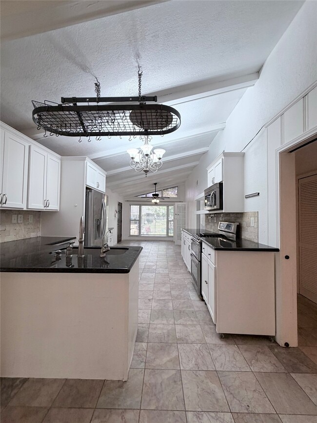 Building Photo - 618 Sulphur St