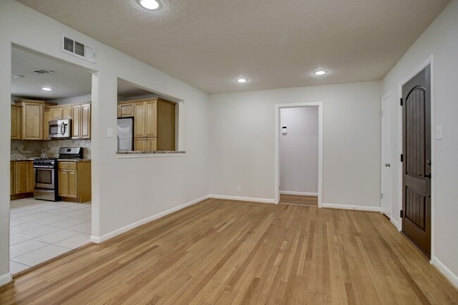 Building Photo - 9638 Maribelle Way