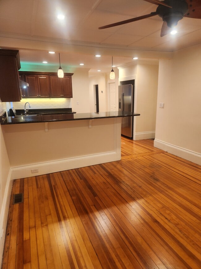 Building Photo - 402 Court St