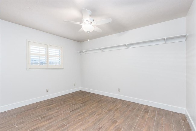 Building Photo - 1113 Villa Downs Dr