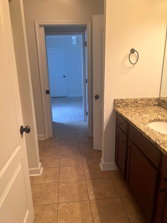 Building Photo - 411 Serene Ct