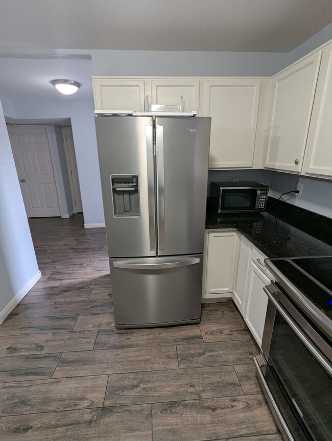 Building Photo - Unit 1006