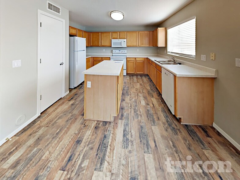 Building Photo - 6341 W Watkins St