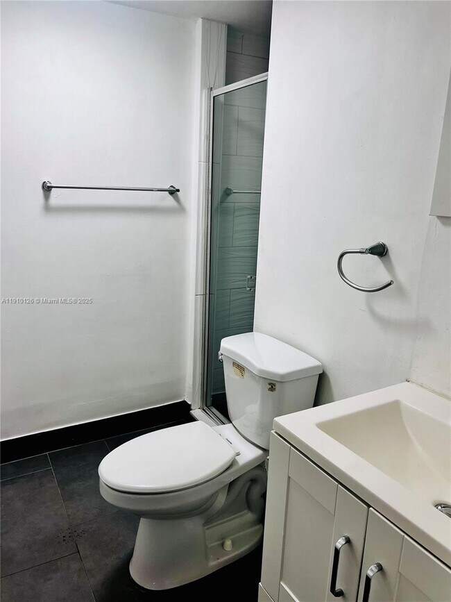 Building Photo - 1050 SE 15th St