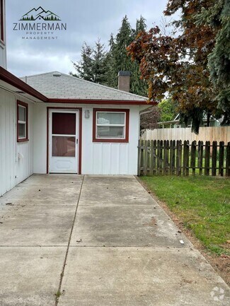 Building Photo - 2055 Devos St